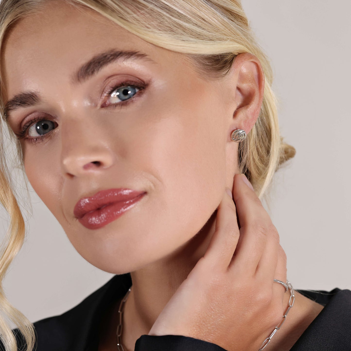 Kira Knot Stud Earrings